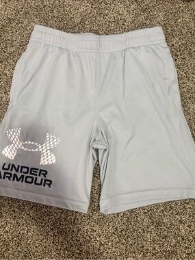 Under Armour Men’s Light Gray Athletic Shorts with Logo